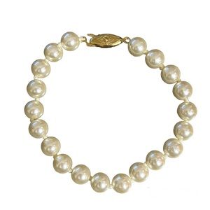 Vintage hand knotted string of faux pearl bracelet with fish hook clasp.